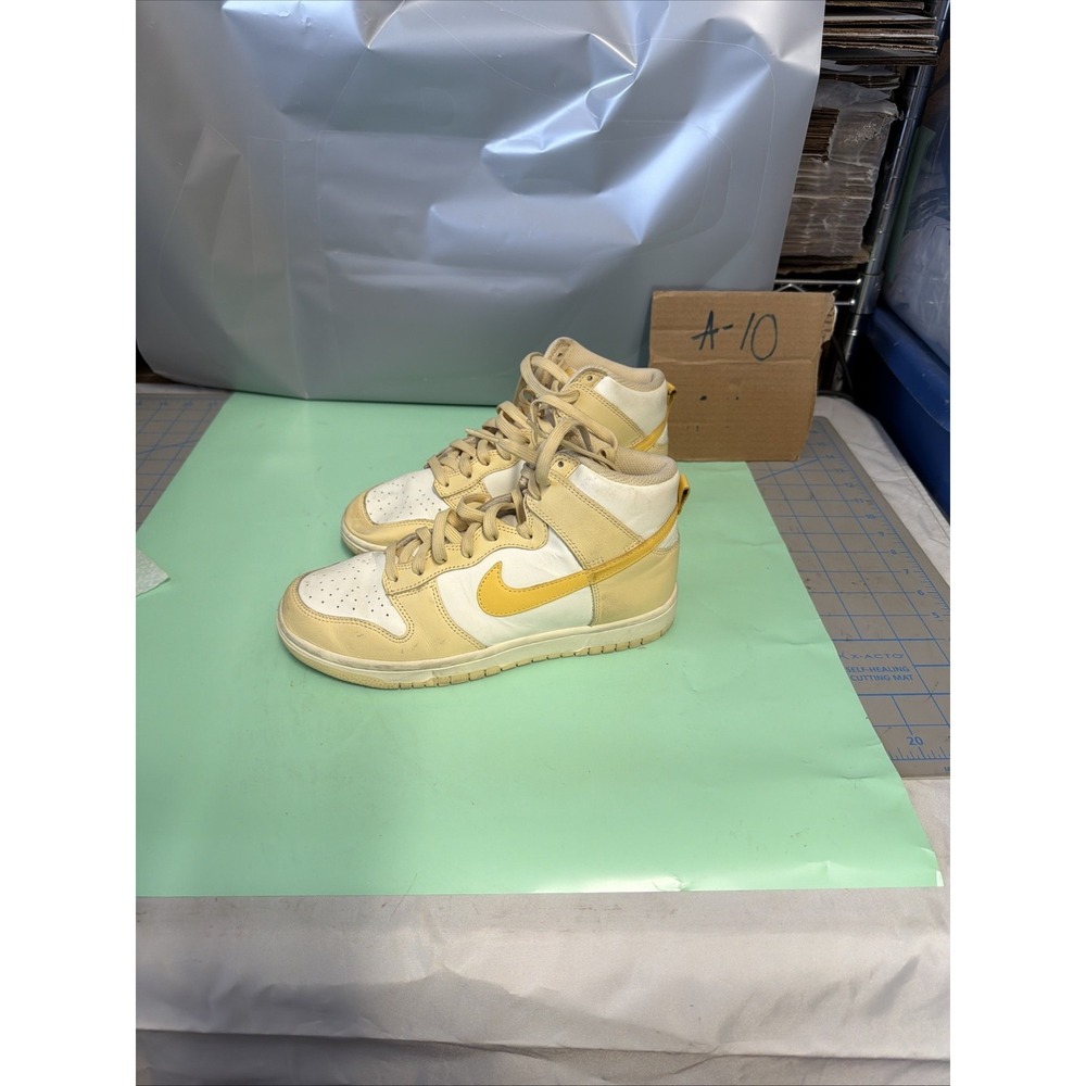 Nike Dunk High Top Sneakers Women's‎ Size 7.5 (EUR 38.5) Yellow White